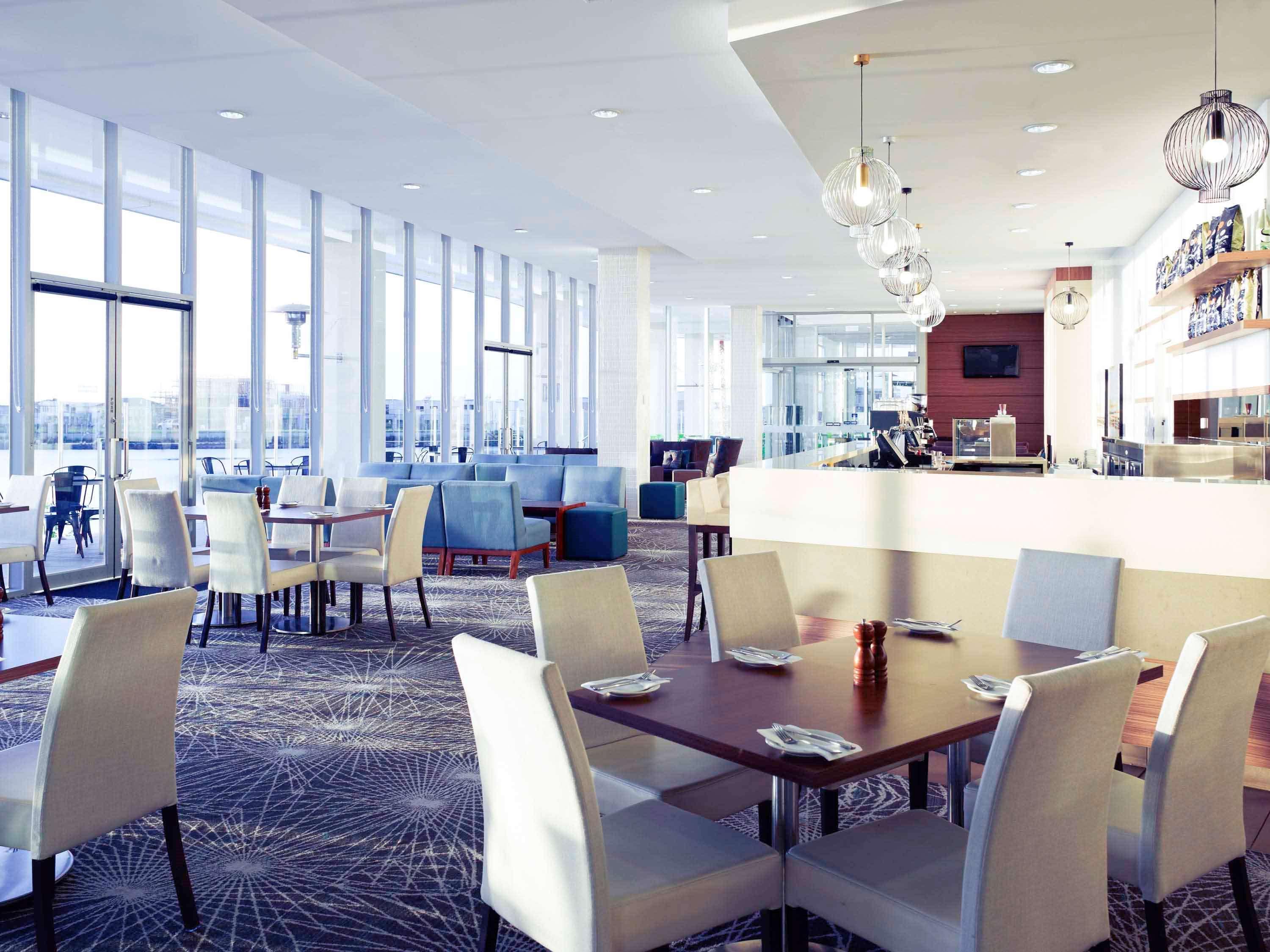 Mercure Melbourne Каролин Спрингс Екстериор снимка