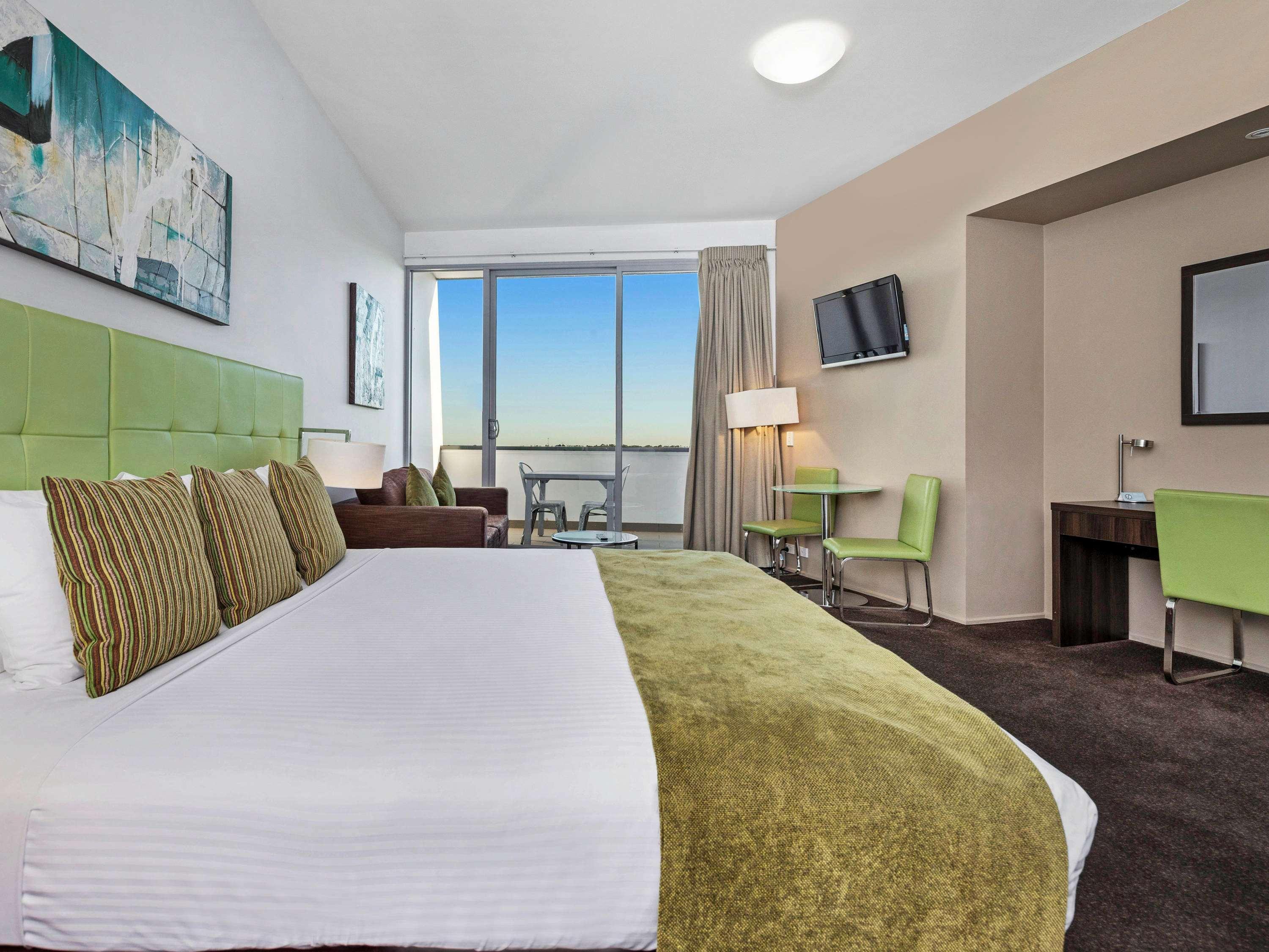 Mercure Melbourne Каролин Спрингс Екстериор снимка