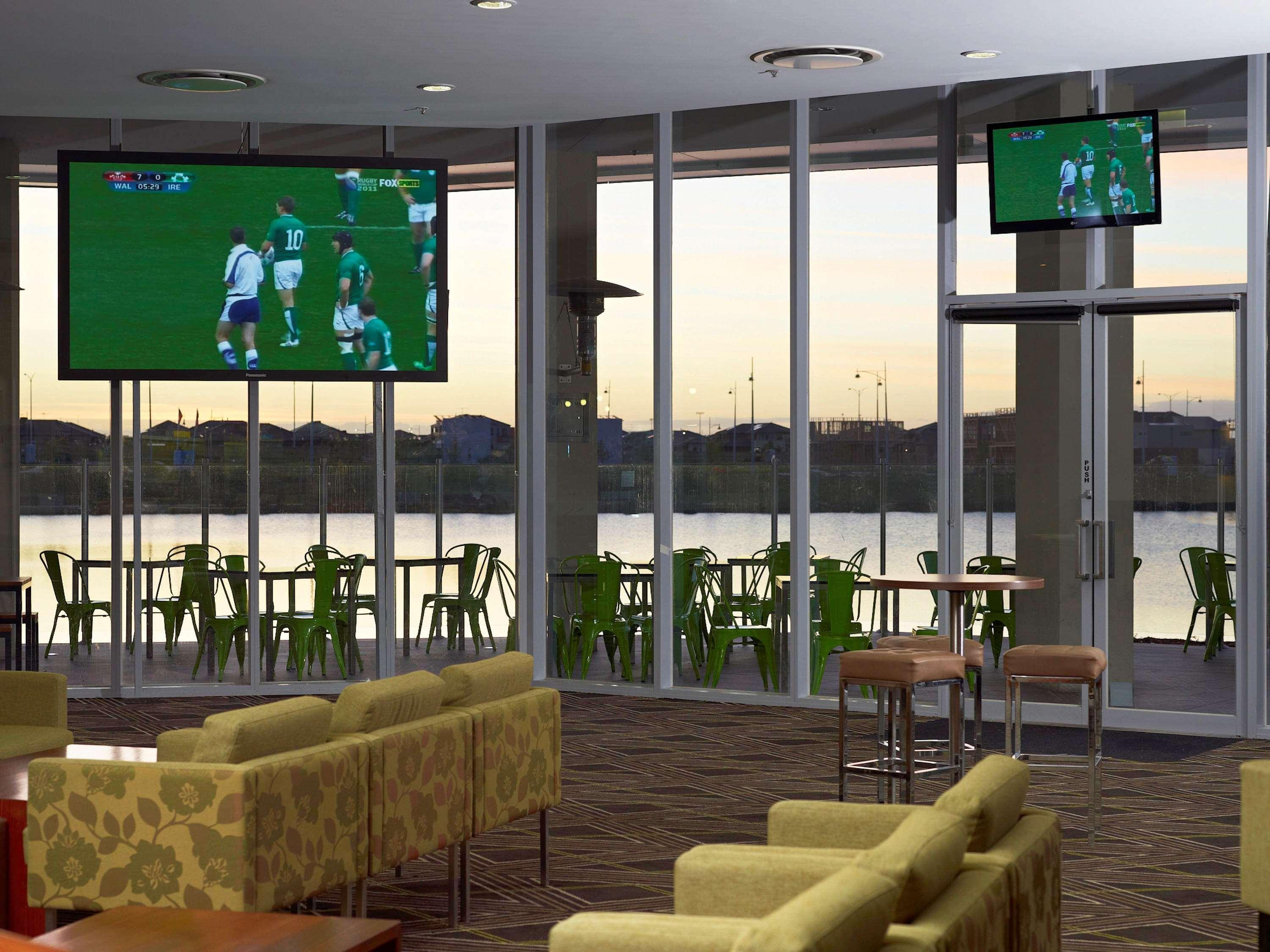 Mercure Melbourne Каролин Спрингс Екстериор снимка