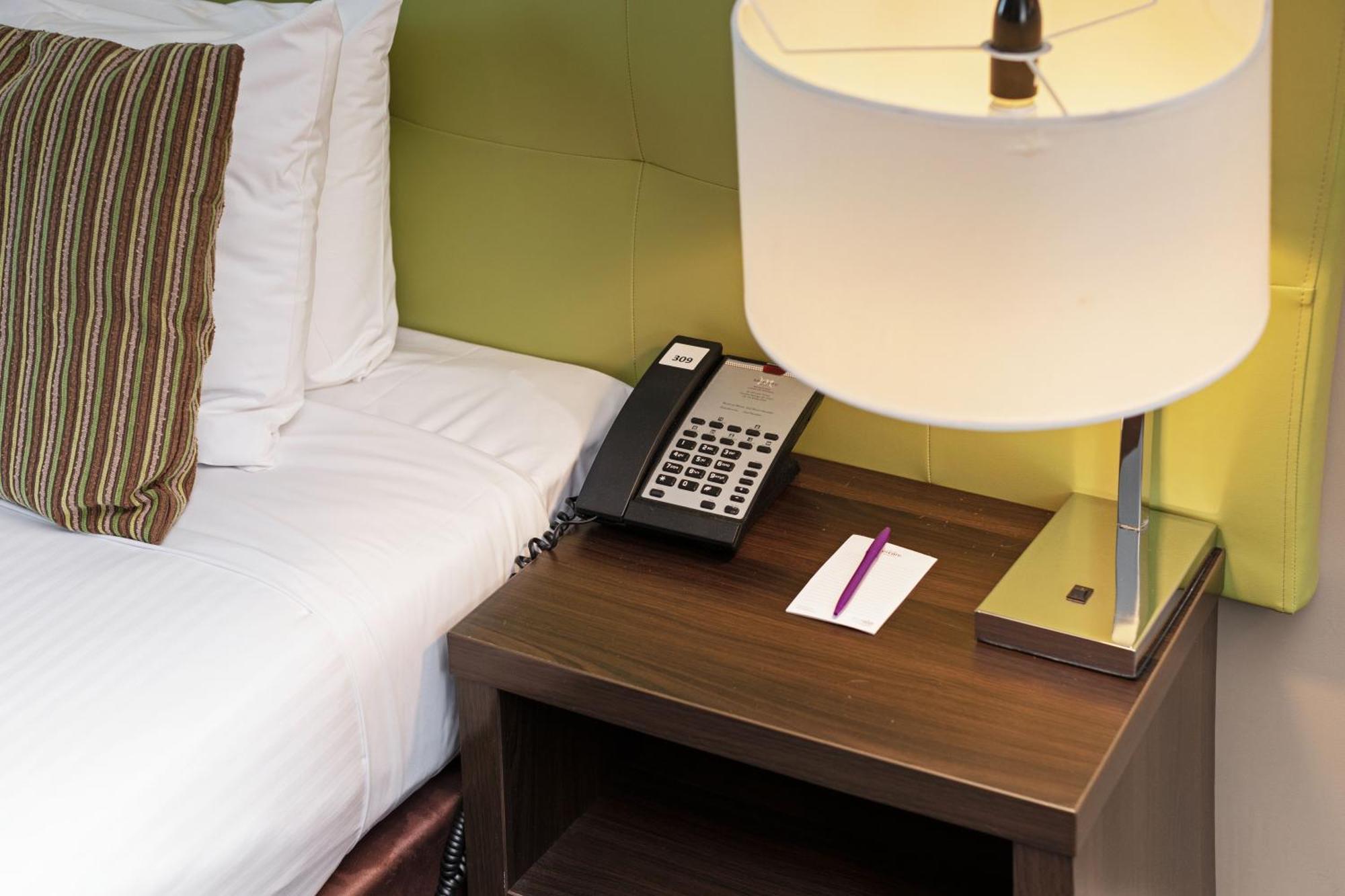 Mercure Melbourne Каролин Спрингс Екстериор снимка