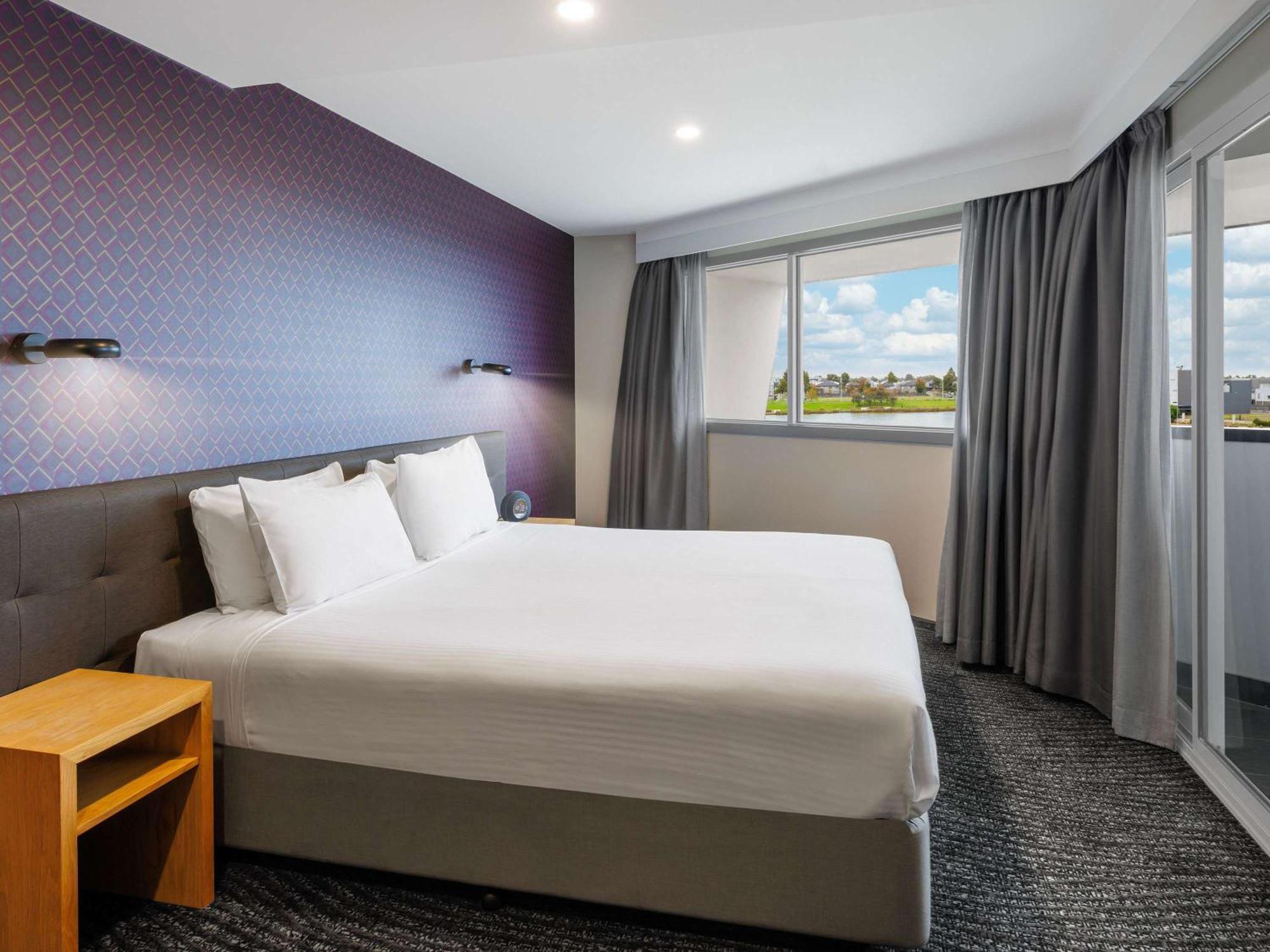 Mercure Melbourne Каролин Спрингс Екстериор снимка