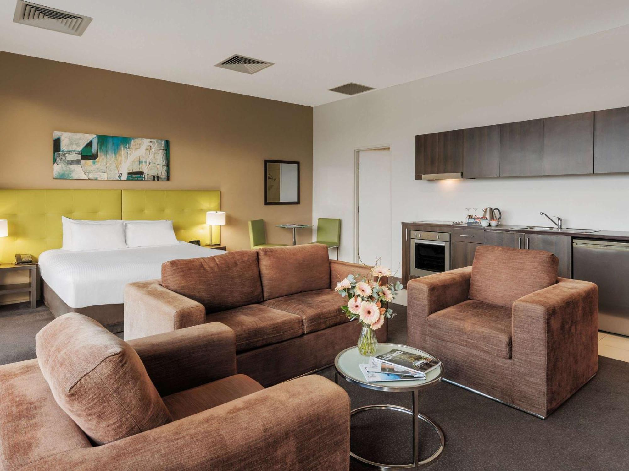 Mercure Melbourne Каролин Спрингс Екстериор снимка