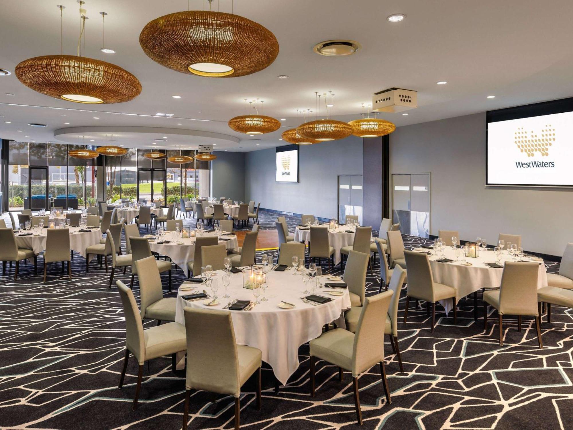 Mercure Melbourne Каролин Спрингс Екстериор снимка
