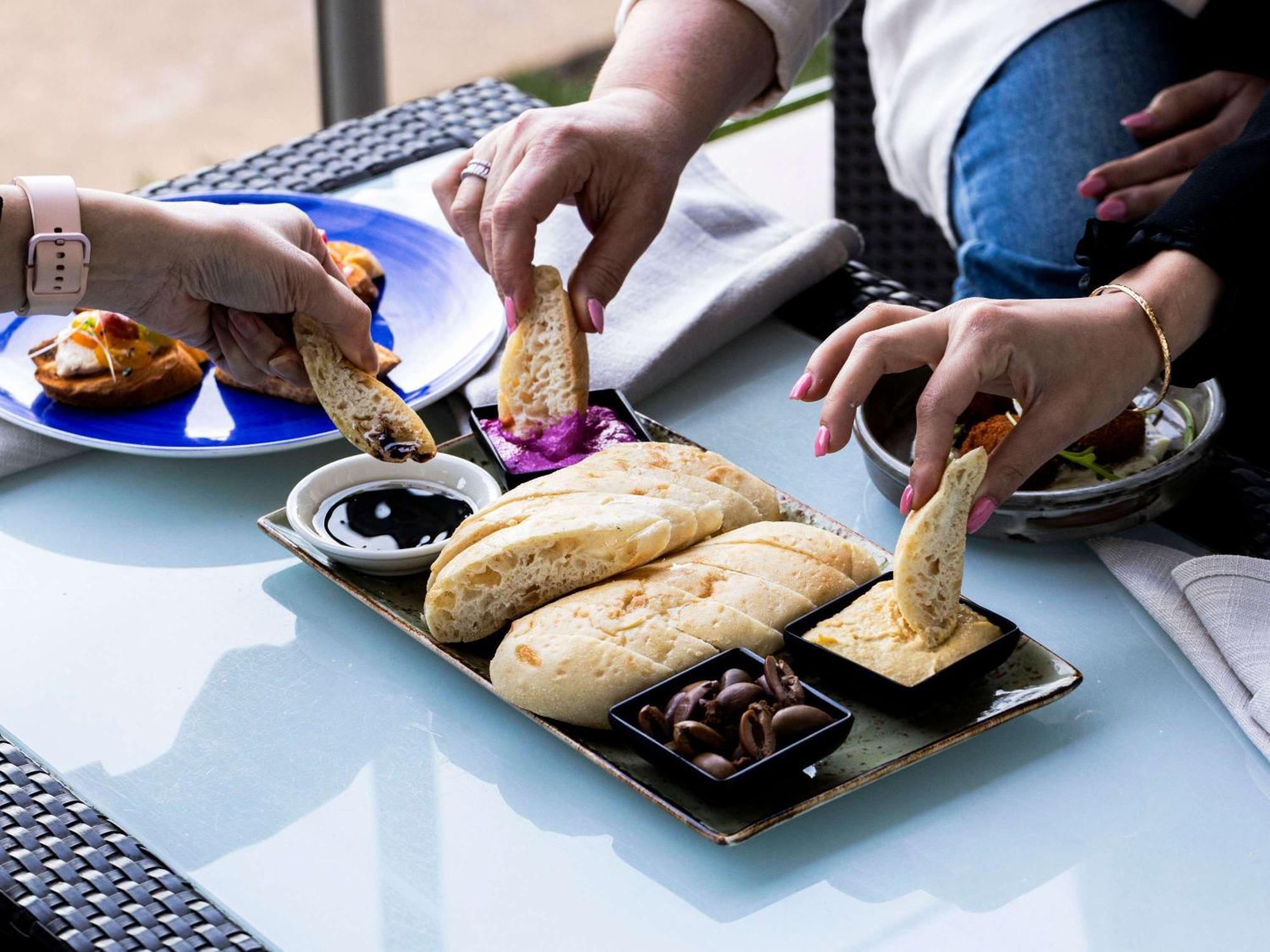 Mercure Melbourne Каролин Спрингс Екстериор снимка