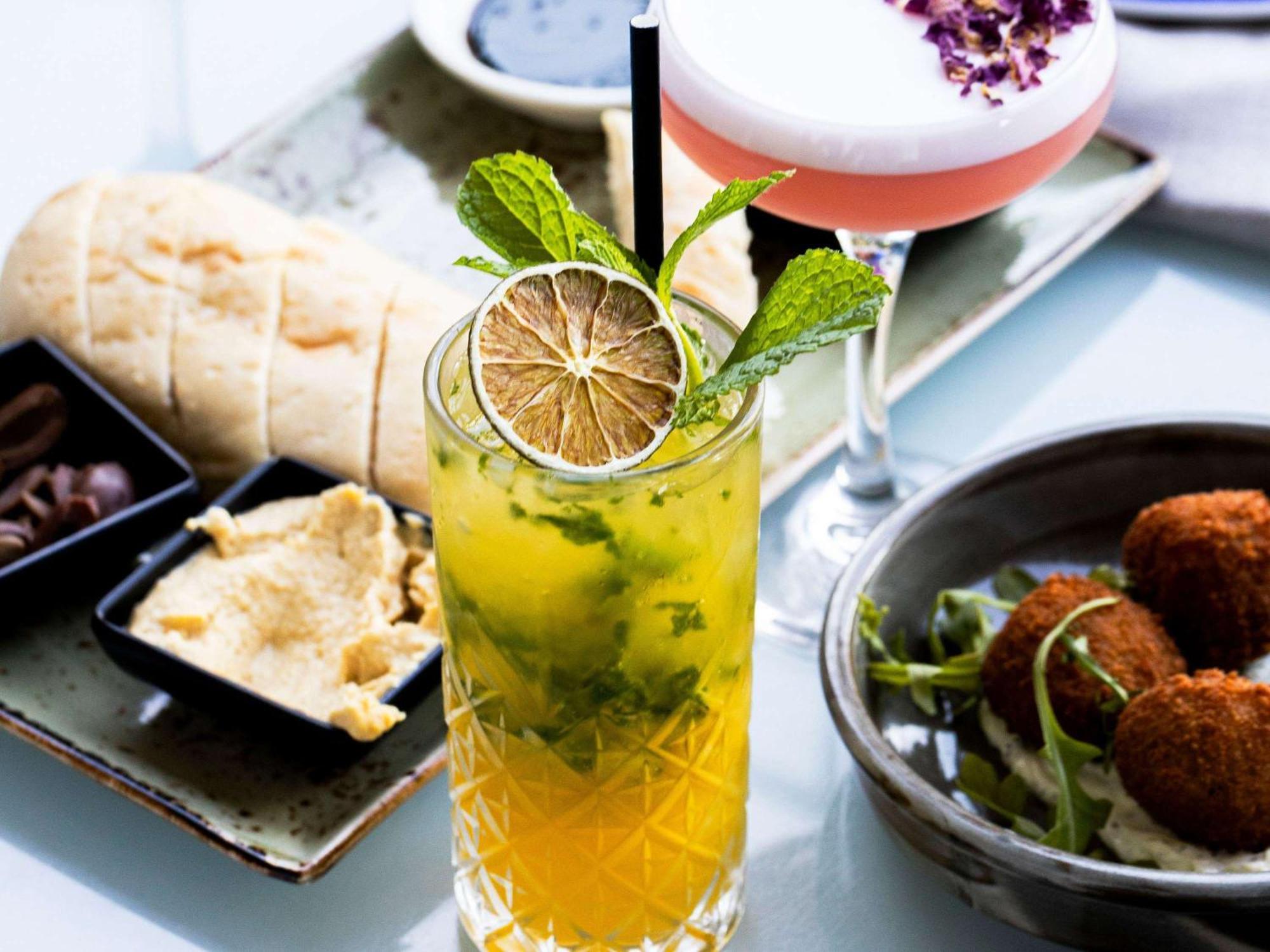 Mercure Melbourne Каролин Спрингс Екстериор снимка
